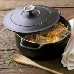 Chasseur Braadpan 8,8 Liter ø 32 Cm Gietijzer Mat Zwart -Beste Keukenproducten Winkel round casserole life02 3