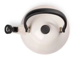 Le Creuset Kone Fluitketel 1,6 Liter Staal Shell Pink -Beste Keukenproducten Winkel rs8933 lc 20190711 th ps 0652 2 scr